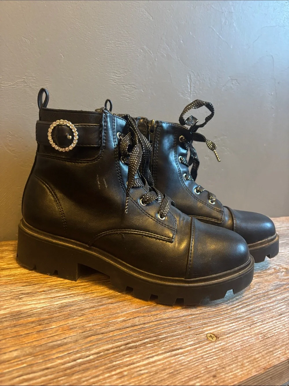 Girls boots size 4